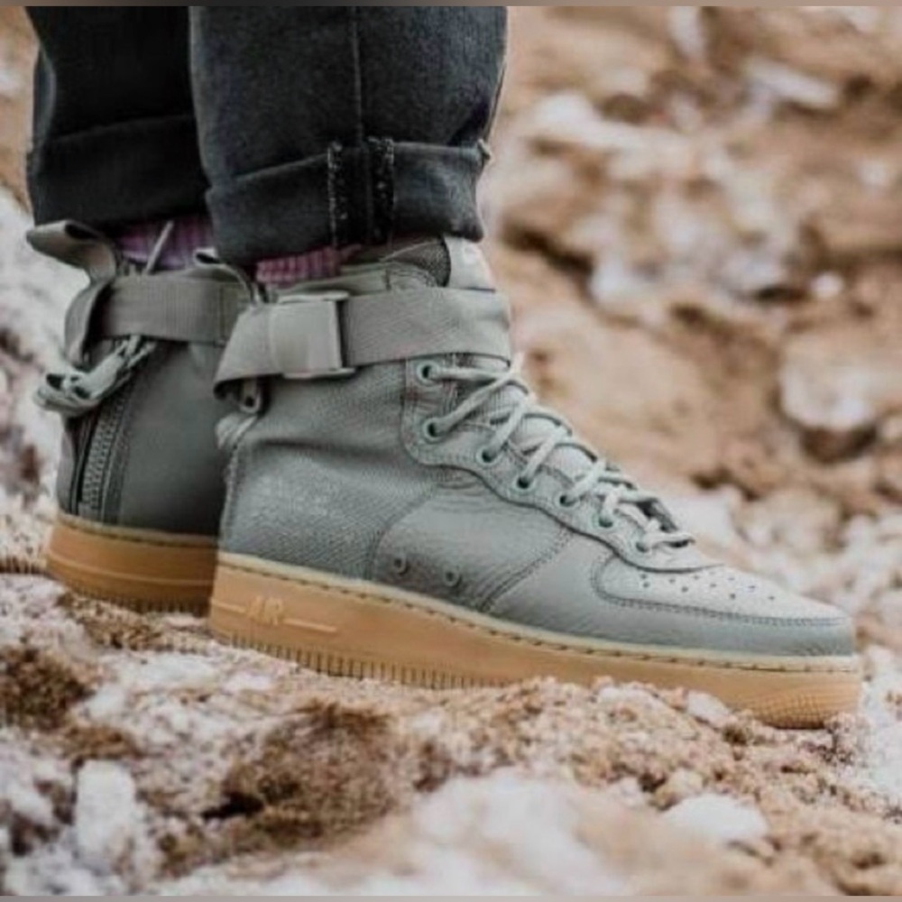 IOB Nike SF Air Force 1 Mid Dark Stucco Sneakers
Shoes Iconic Strap Collectible